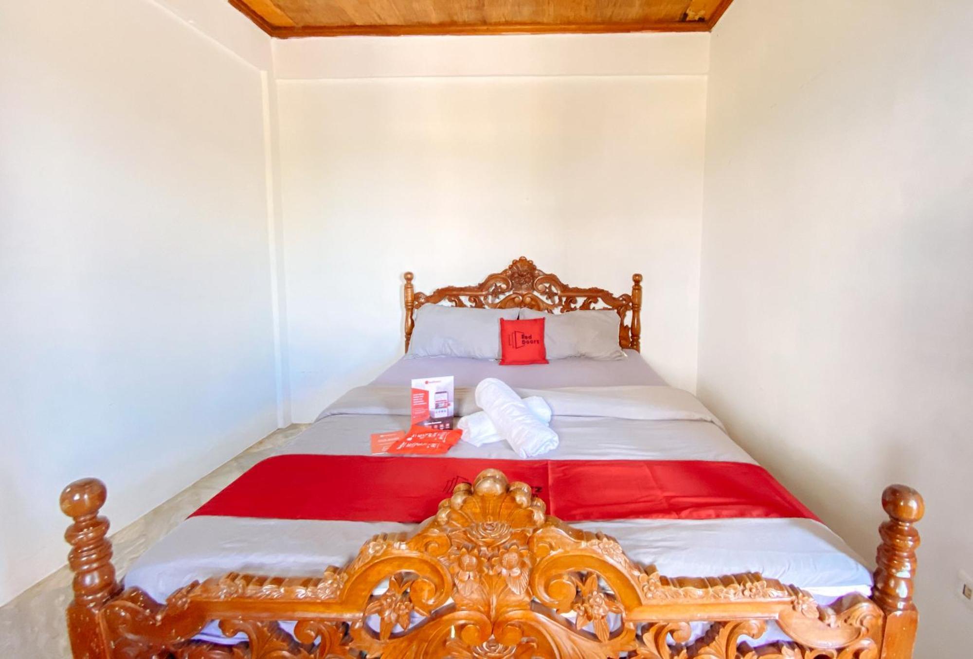 White Castle Beach Resort Iba Zambales Botolan Екстериор снимка